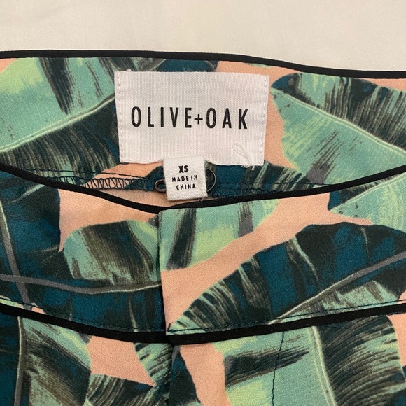 OLIVE AND OAK floral shorts - Picture 3 of 5